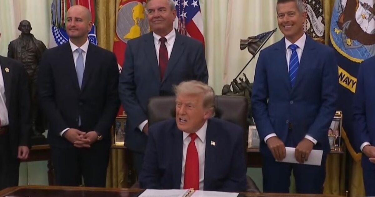 Trump Slams Indiana State Senate Leader Who Stopped Redistricting Push After He Announces Plan to Step Down from Leadership – Calls for Him to Resign “Completely” Trump Slams Indiana State Senate Leader Who Stopped Redistricting Push After He Announces Plan to Step Down from Leadership – Calls for Him to Resign “Completely”