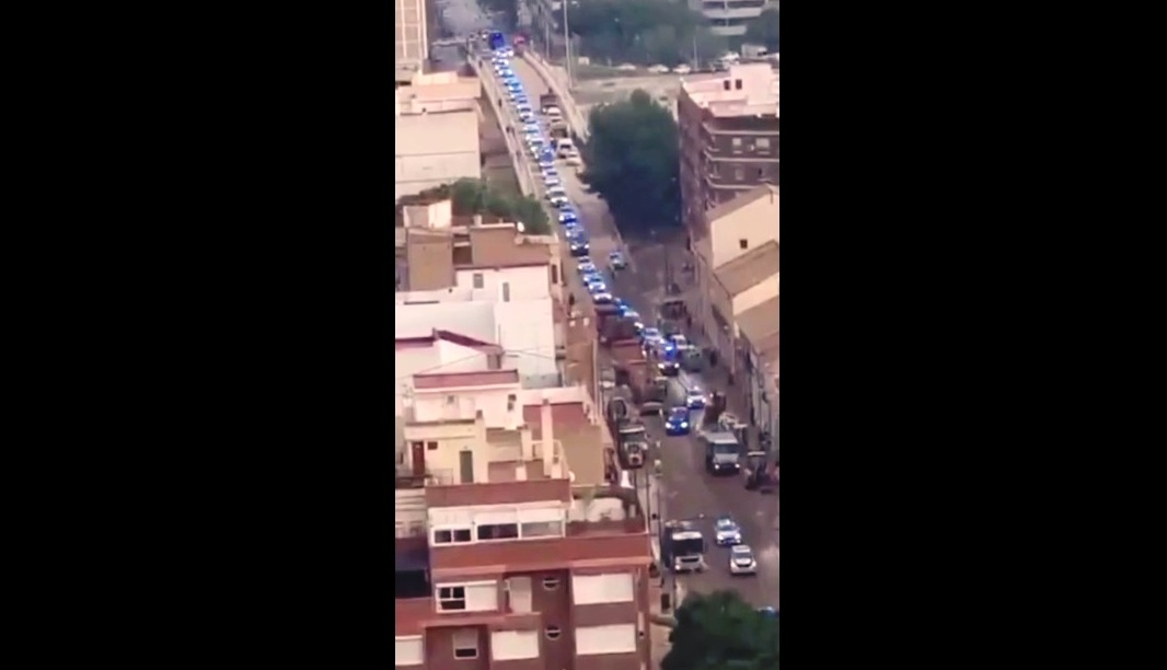 After Almost a Week of no Help from the Military or Police, the PM and the King Pitch up in the Devastated Area with 50 Police Cars as Part of their Escort!