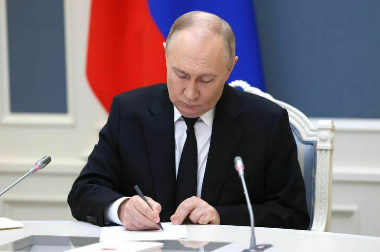 BREAKING: Putin Orders Paedophiles to be Stripped of Russian Citizenship!