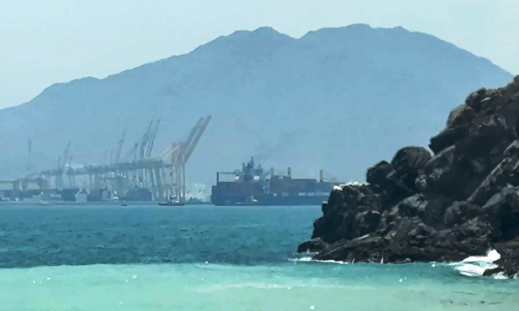 Iran Expands Attacks on Gulf States after US Strikes, Says Strait of Hormuz Closed