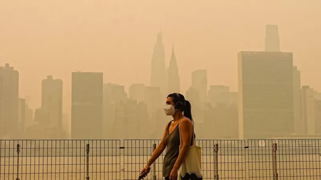 Trump Threatens New Canada Tariffs Over Fires Sending ‘Filthy’ Air Into US Cities